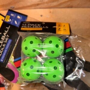 Franklin Sports Green Pickleballs 4-Pack
2 sets of pickleball paddles